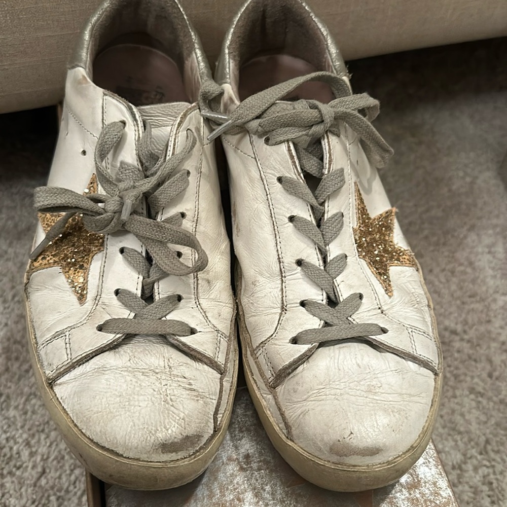 The OG of Golden Goose. Fair condition. Dirty sole. Worn in odor.
